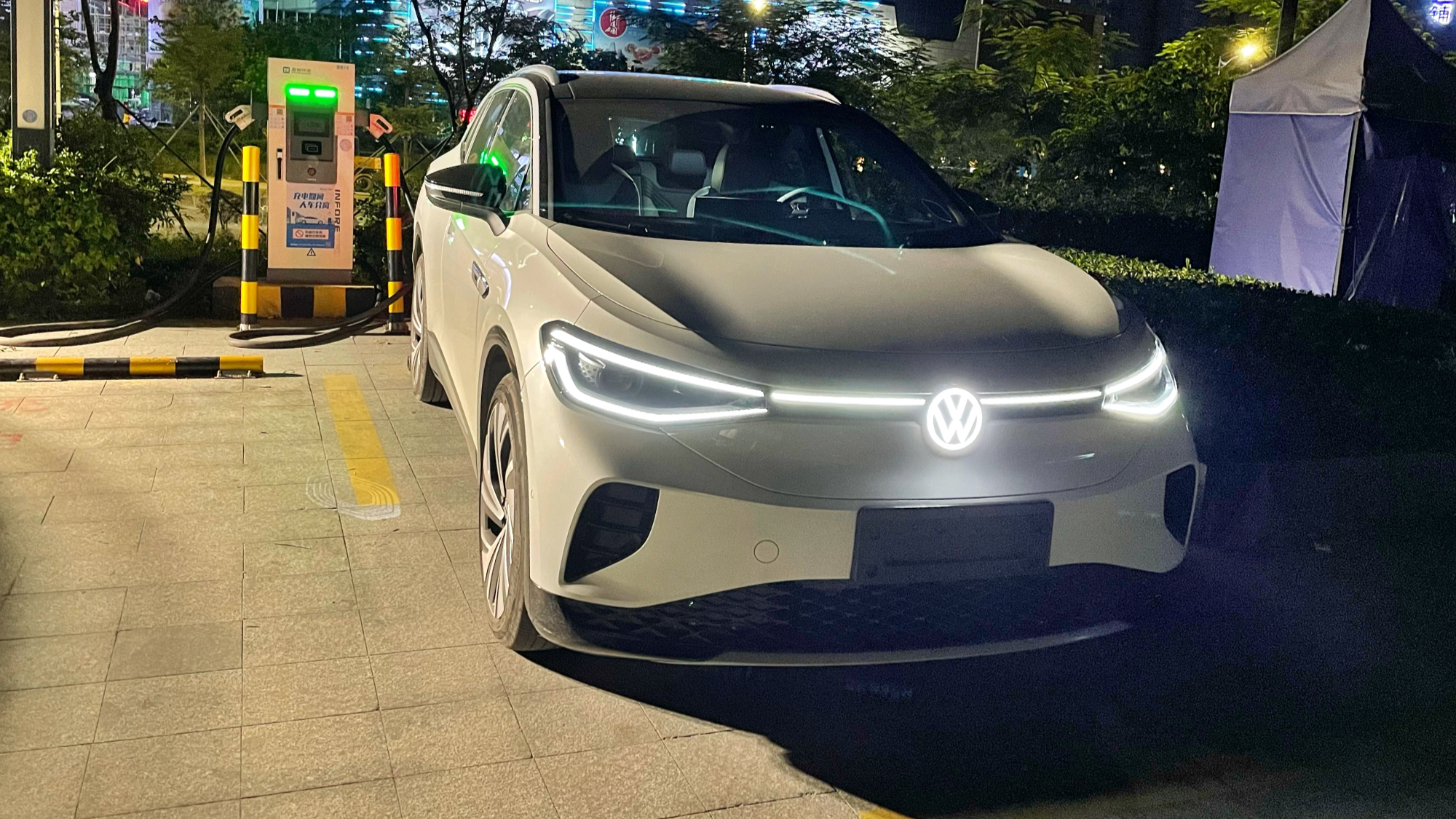 雖然光線不行，但I(xiàn)D.4 CROZZ自動泊車卻很行