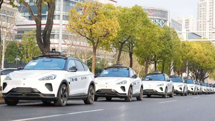 中國無人車歷史性一刻：港牌到手，蘿卜快跑有望進(jìn)入右舵車市場(chǎng)