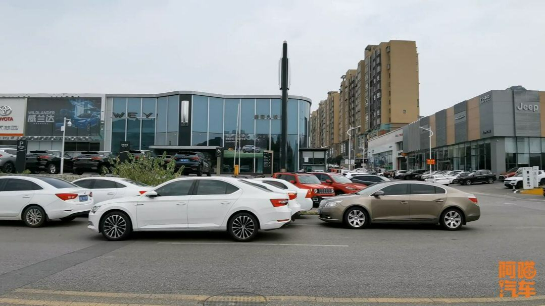汽車價(jià)格戰(zhàn)，4S店才是背刺最厲害的，怪不得很多爆雷跑路的